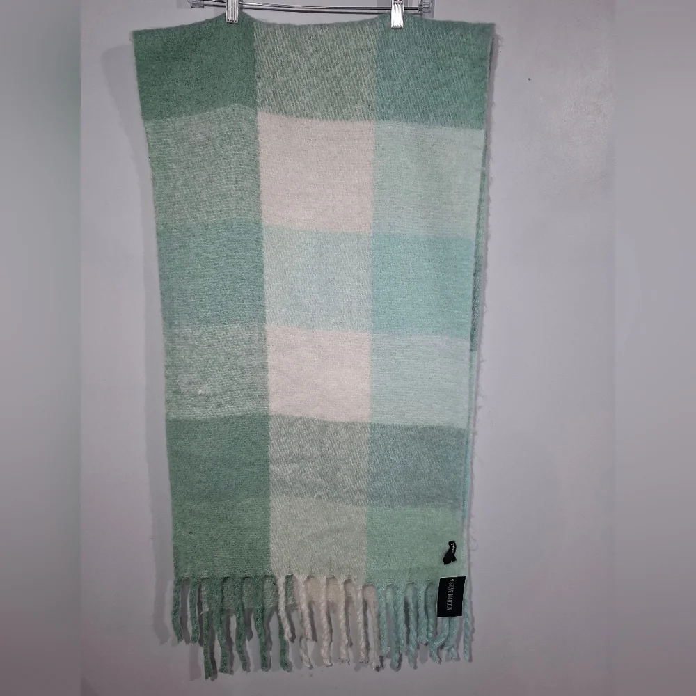 Steve Madden Blanket Scarf Shawl Wrap Sage Green Aqua Plaid and Fringe 20.5 x79